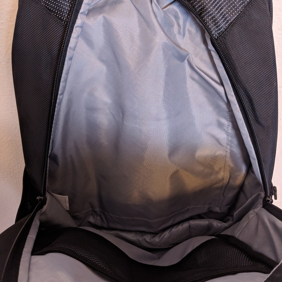 OGIO backpack - Picture 3 of 6